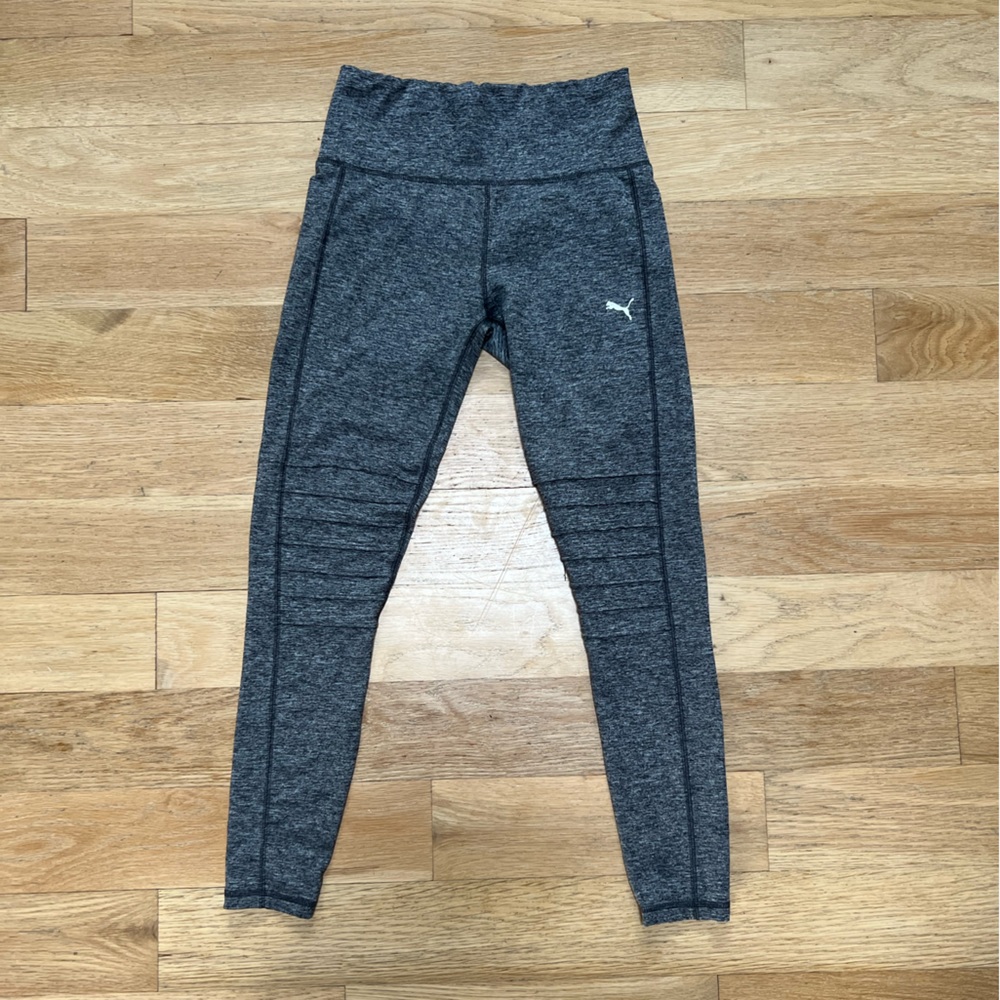 Puma leggings in EUC, size medium, gray